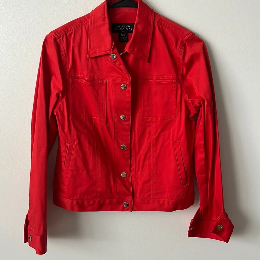 Red jacket - Picture 1 of 2